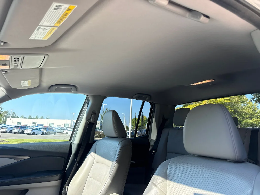 Used 2018 Lunar Silver Metallic Honda RTL-T image 30