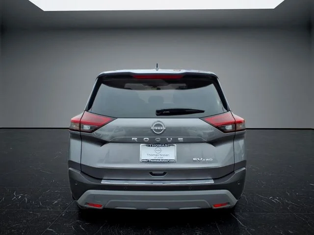 Used 2023 Gray Nissan SV image 4
