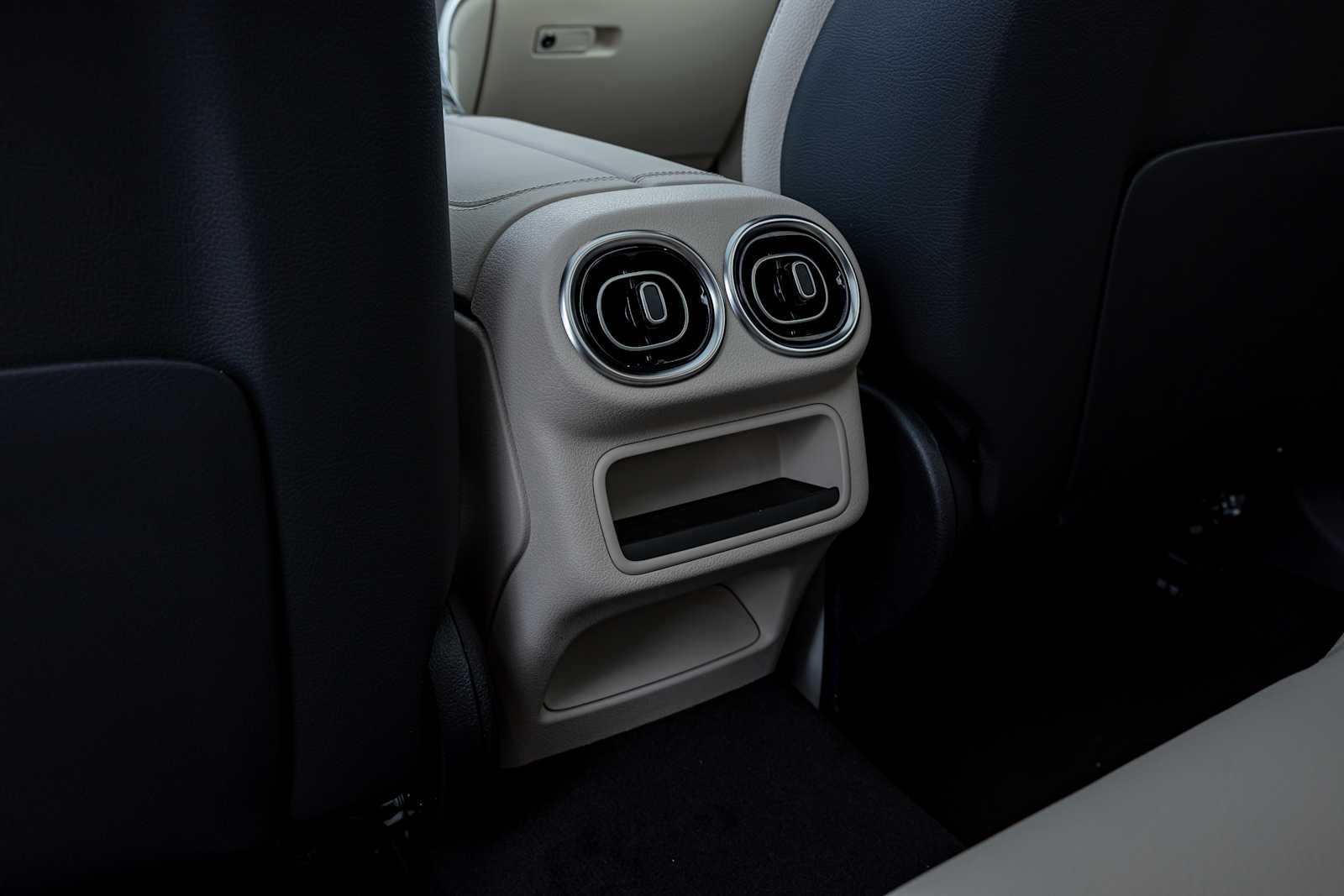 New 2026 Polar White Mercedes-Benz GLC 300 image 23