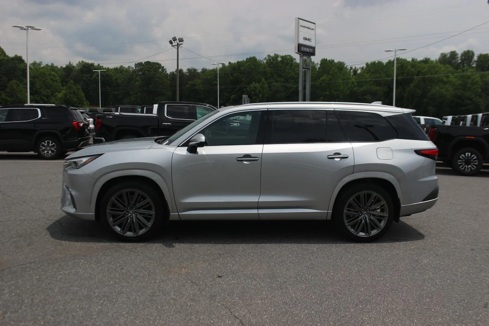 Used 2026 Silver Lexus TX 550h+ Luxury image 4