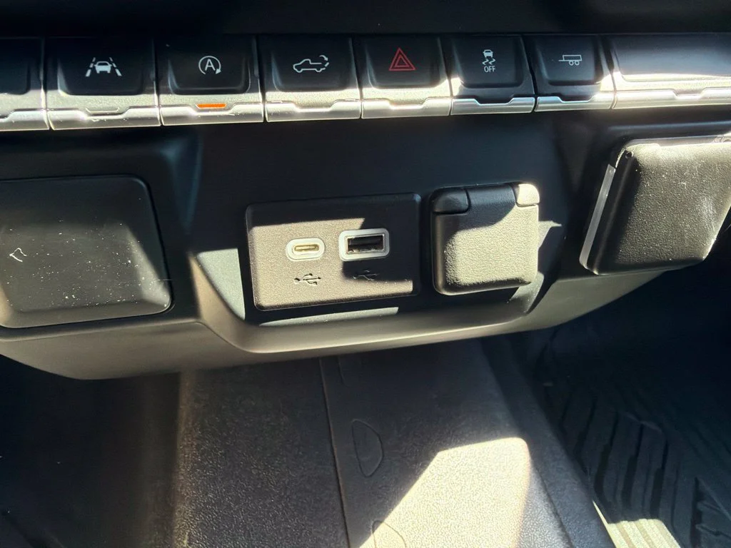 Used 2022 BLACK Chevrolet Custom image 21