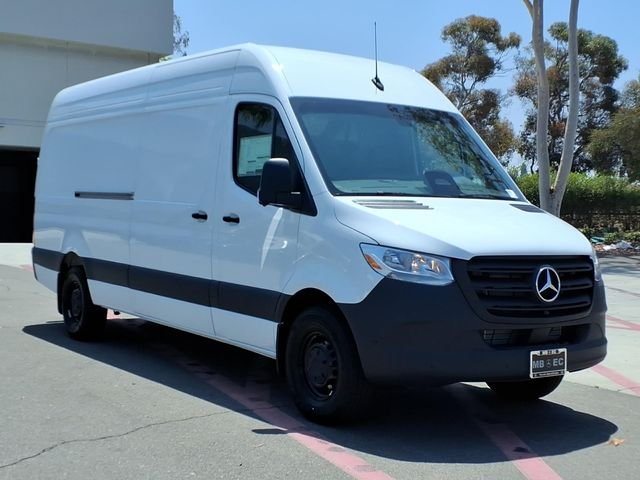 New 2026 White Mercedes-Benz Cargo 170 WB image 18