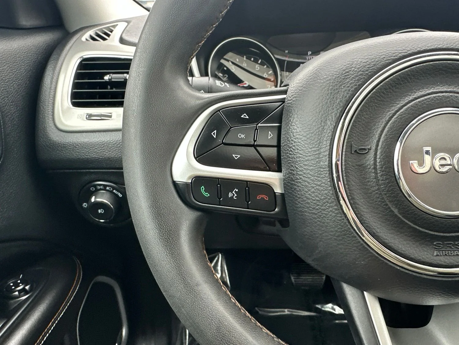 Used 2021 Blue Jeep Latitude image 42