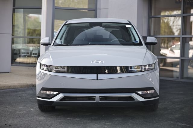 Used 2023 Cyber Gray Hyundai SE image 13