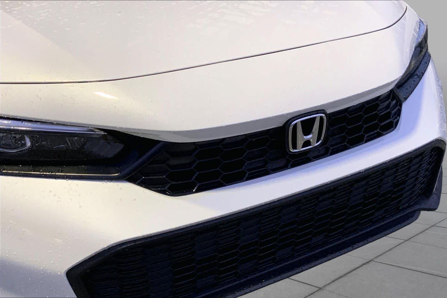 Used 2026 Platinum White Pearl Honda LX image 29