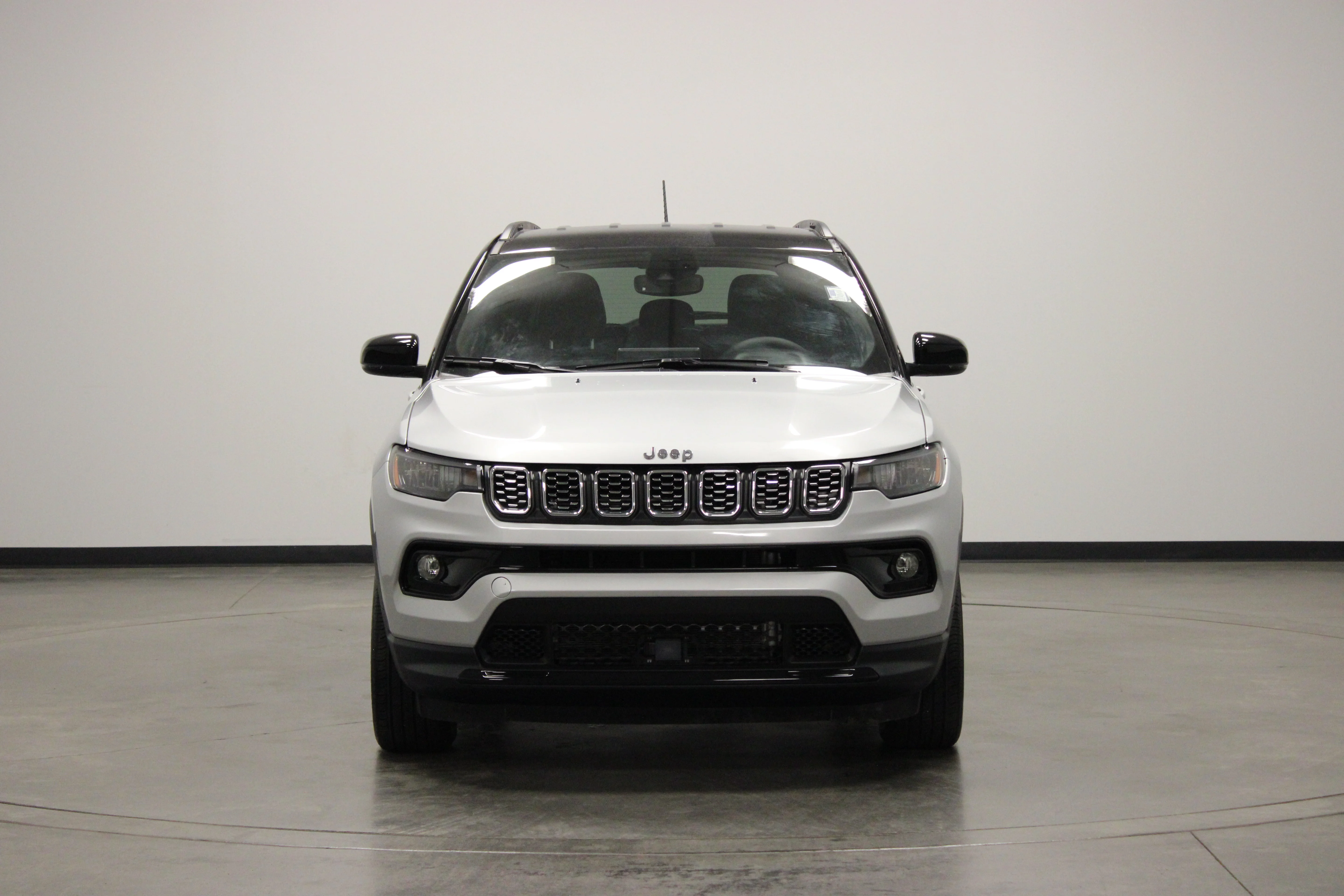 Used 2025 Silver Zynith Metallic Clearcoat Jeep Limited image 3