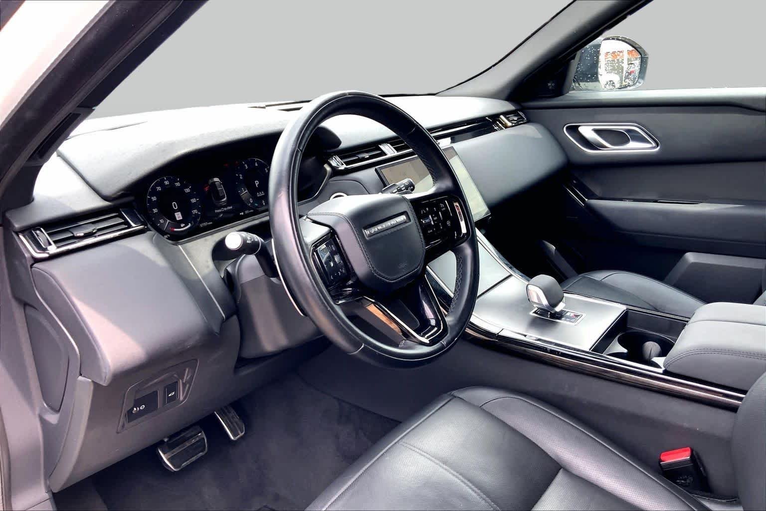 Used 2025 Fuji White Land Rover Dynamic SE image 16