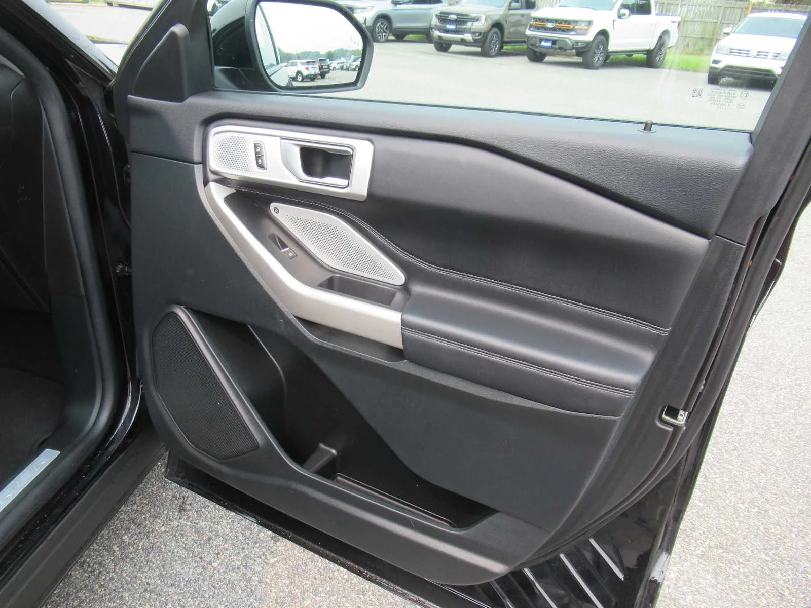 Used 2023 Agate Black Ford Limited image 26