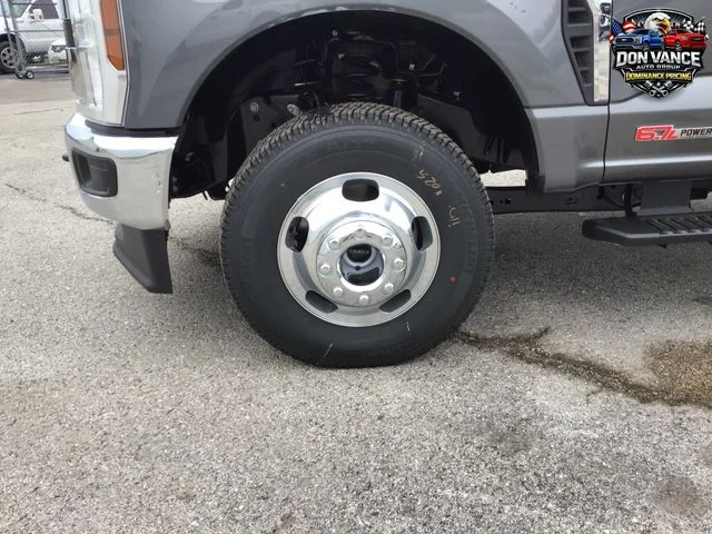 New 2026 Gray Ford XLT image 27