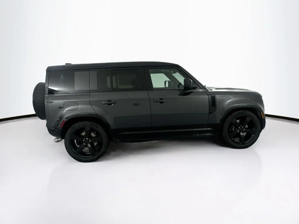 New 2026 Carpathian Grey Land Rover V8 image 4