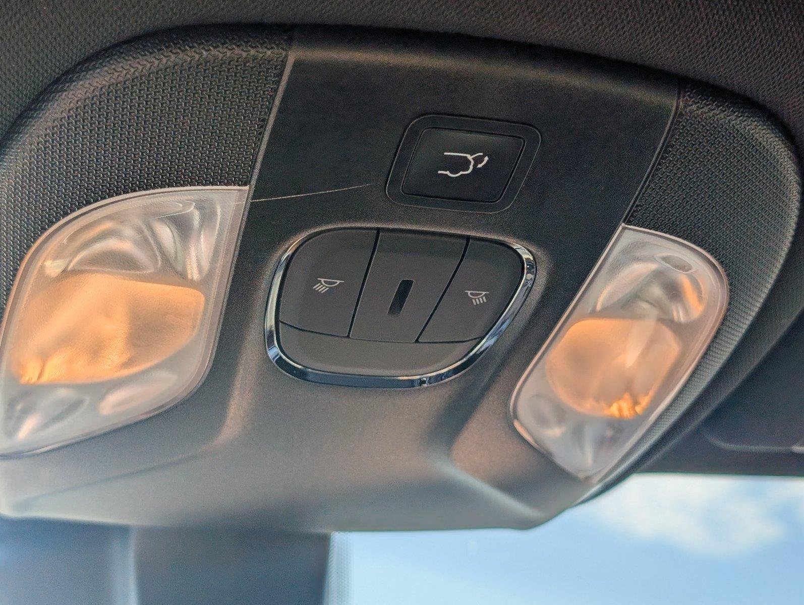 Used 2025 Bright White Clearcoat Jeep Latitude image 20