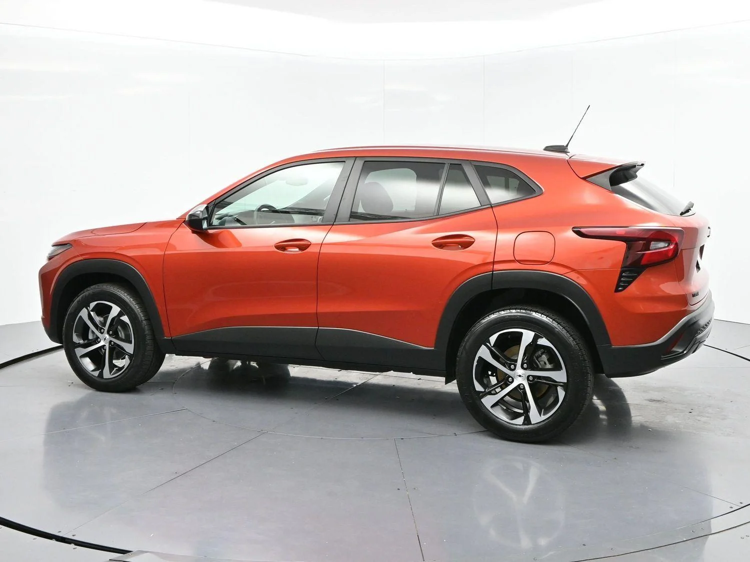 Used 2024 Cayenne Orange Metallic Chevrolet 1RS image 5