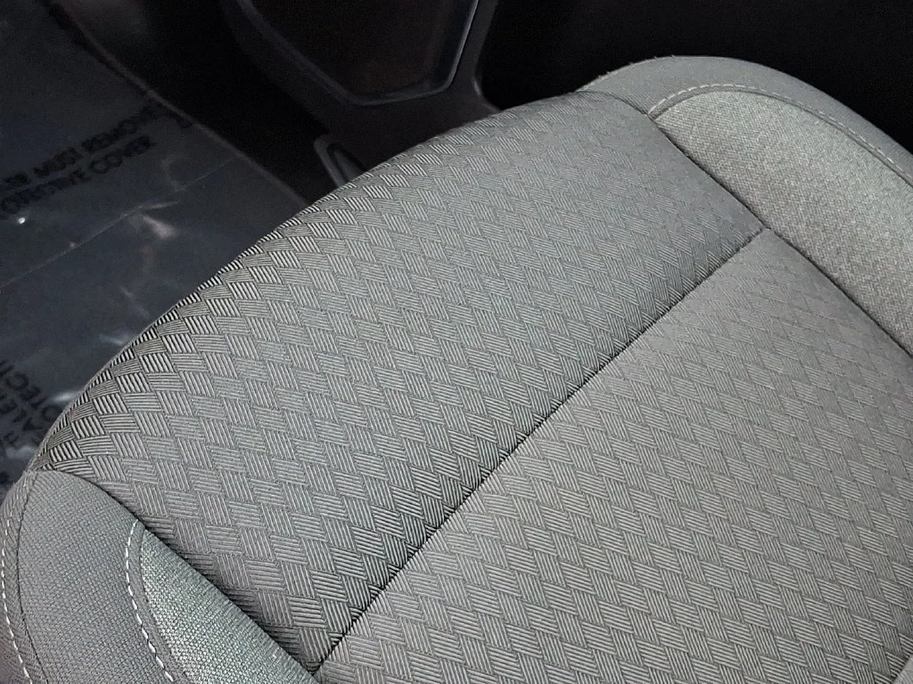 Used 2024 Summit White Chevrolet LT image 27