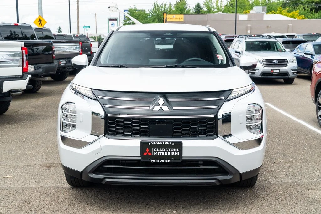 Used 2025 White Mitsubishi ES image 2