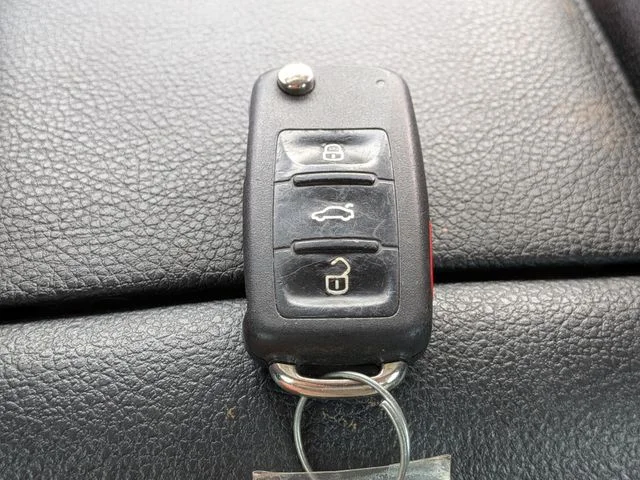 Used 2012 Black Volkswagen TDI image 33