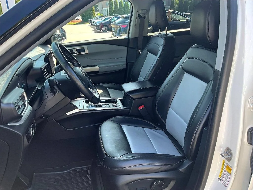 Used 2023 White Metallic Ford XLT image 23