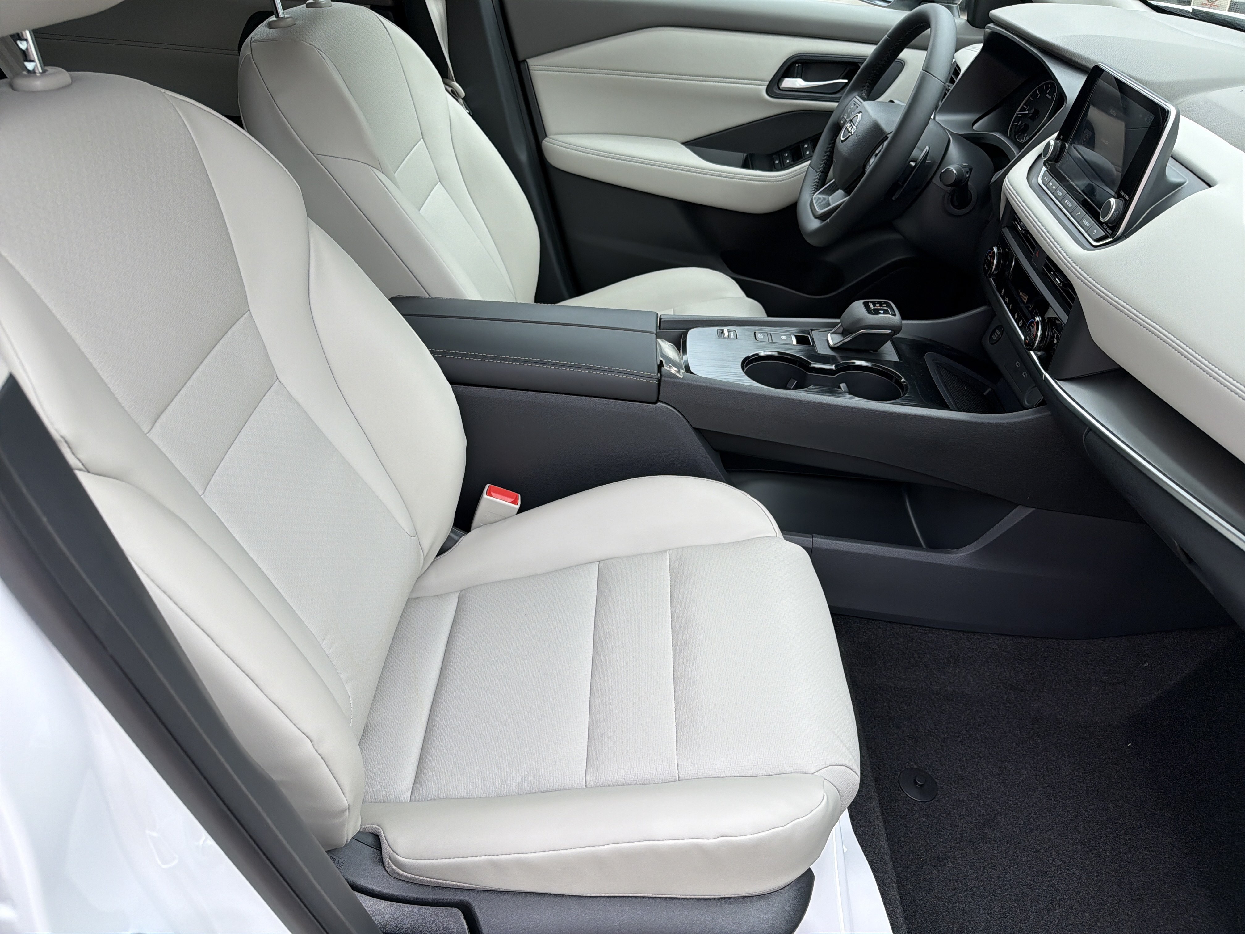 New 2026 Everest White Pearl Tricoat Nissan Dark Armor image 14
