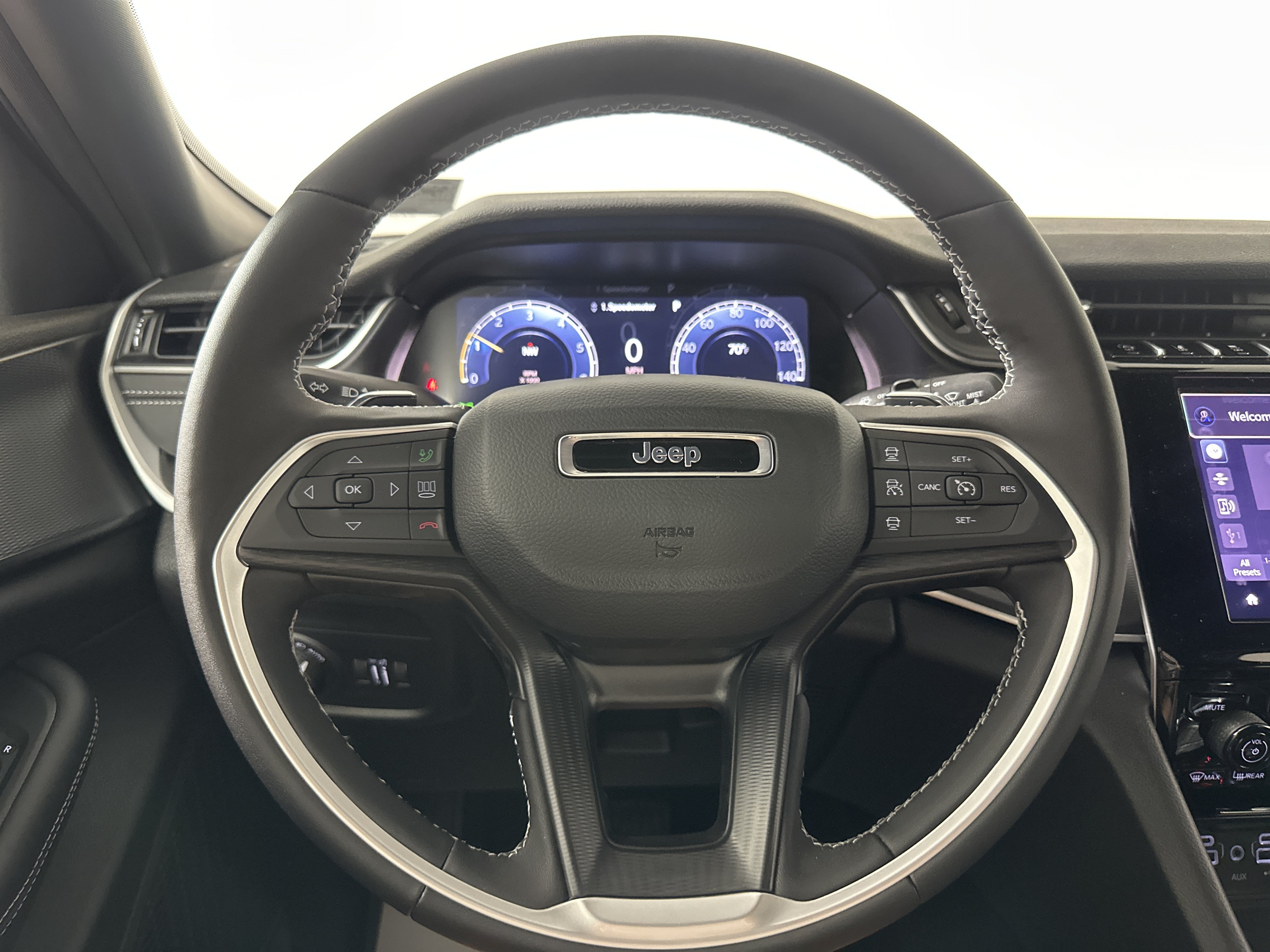 New 2026 Baltic Gray Metallic Clear-Coat Exterior Paint Jeep Laredo X image 12