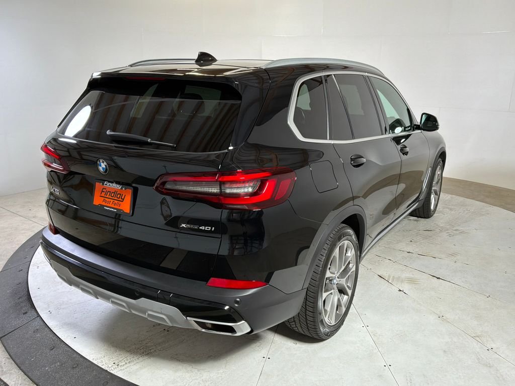 Used 2022 Black BMW xDrive40i image 7