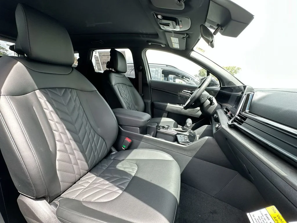 Used 2024 White Kia X-Pro Prestige image 46