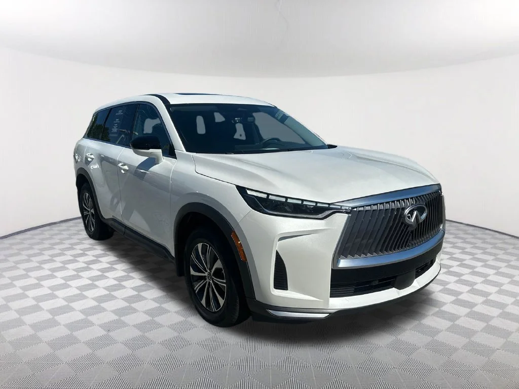 Certified Used 2026 White INFINITI PURE image 3