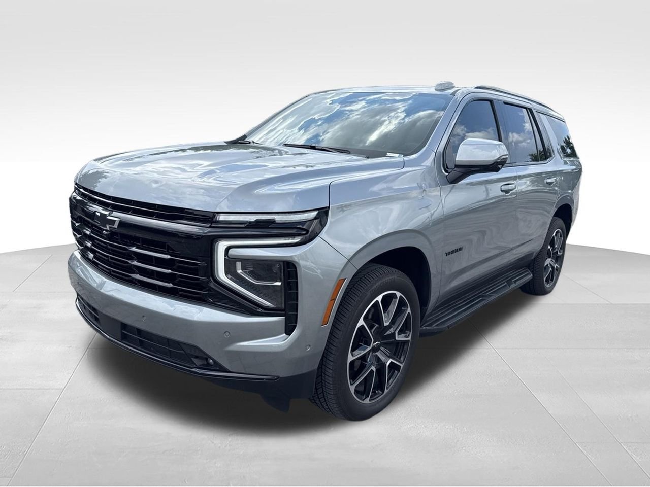 Used 2025 Gray Chevrolet RST image 1