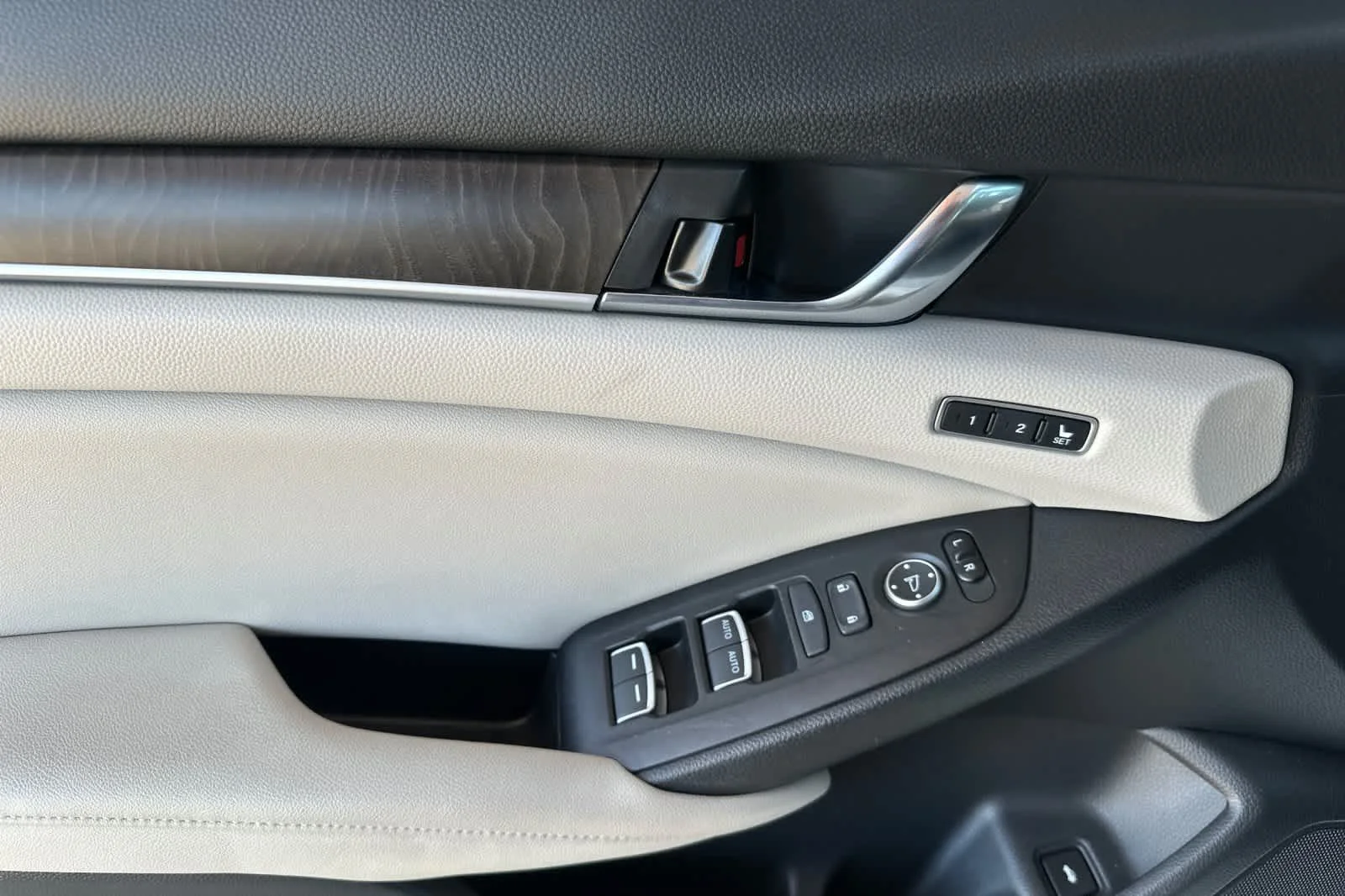 2021 Honda Accord EX-L - Photo 12