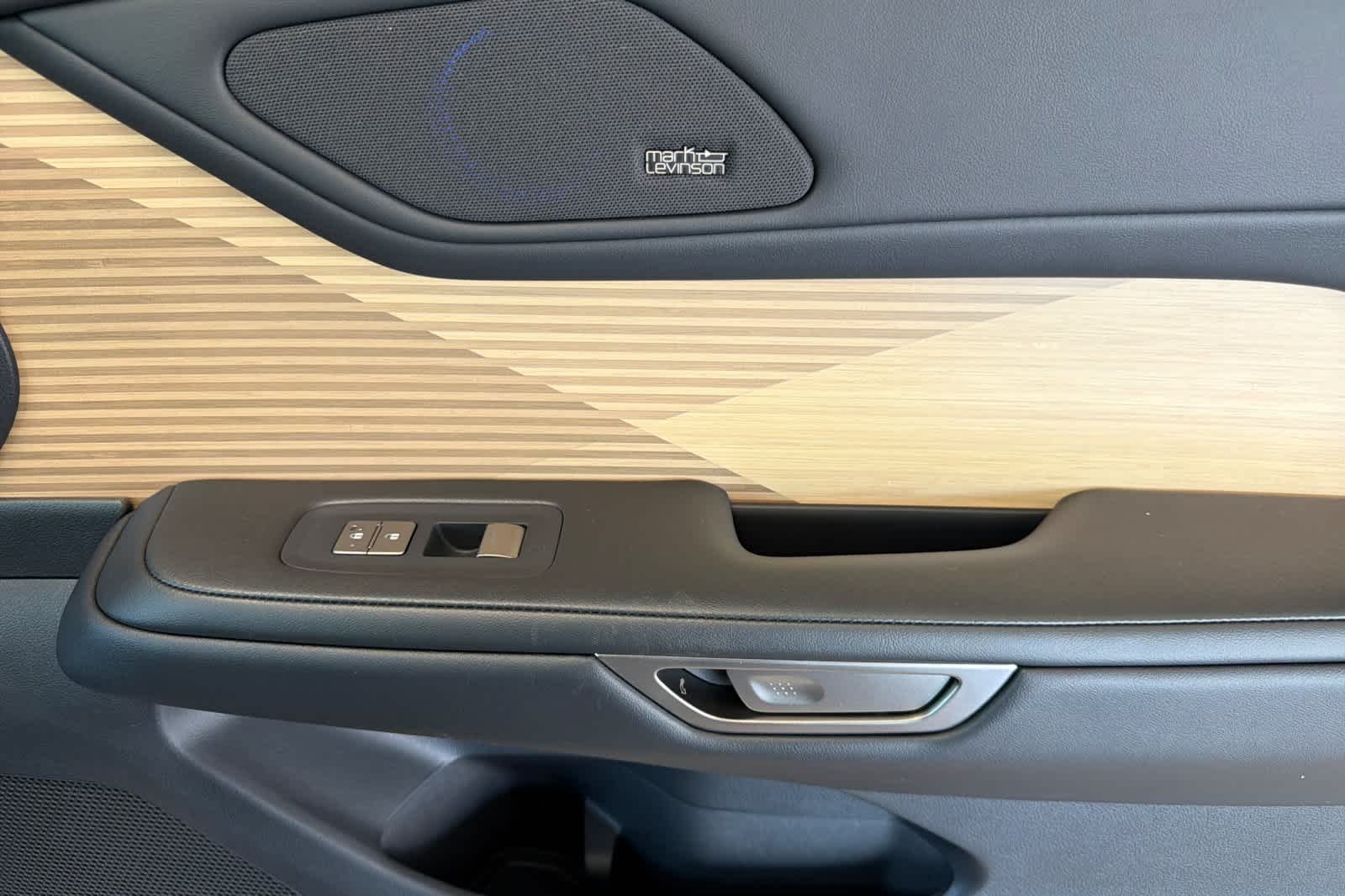 2026 Lexus ES BEV 350e Luxury - Photo 18