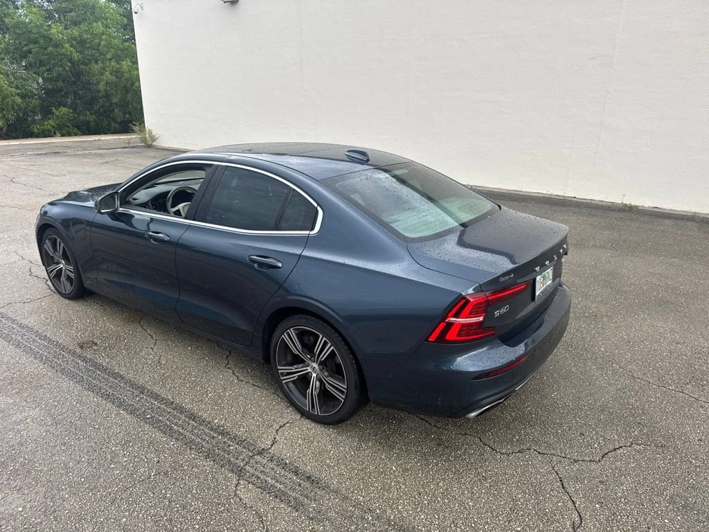 Used 2019 Blue Volvo Inscription image 5