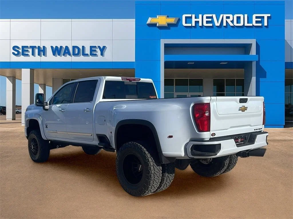 New 2026 Polar White Tricoat Chevrolet High Country DRW image 8