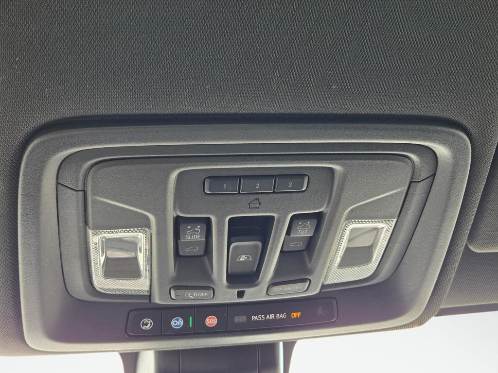 Used 2021 White Chevrolet High Country image 30