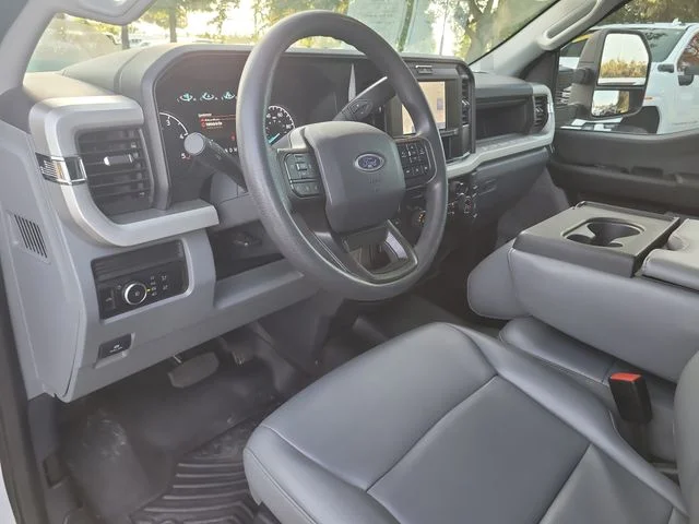 Used 2025 White Ford XL image 19
