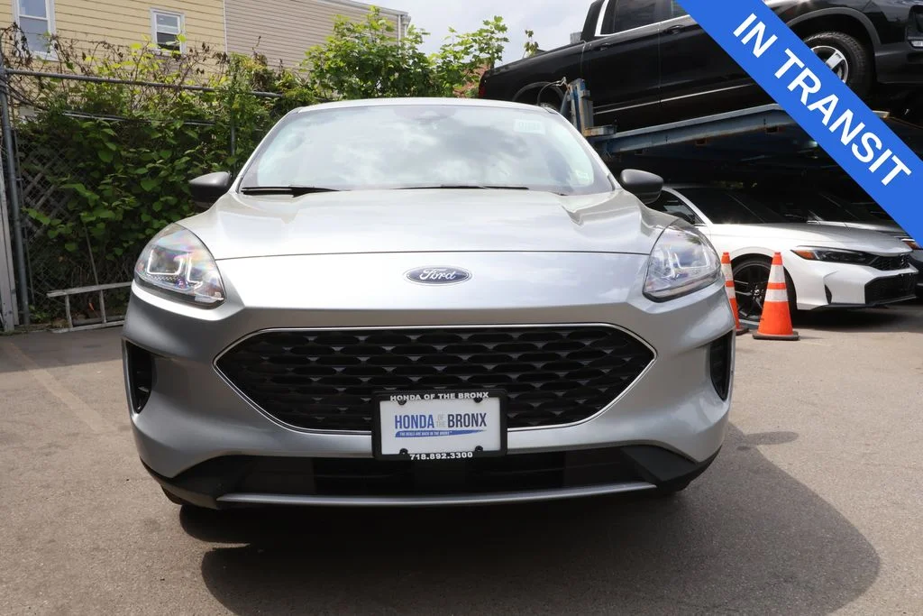 Used 2022 Silver Metallic Ford SE image 5