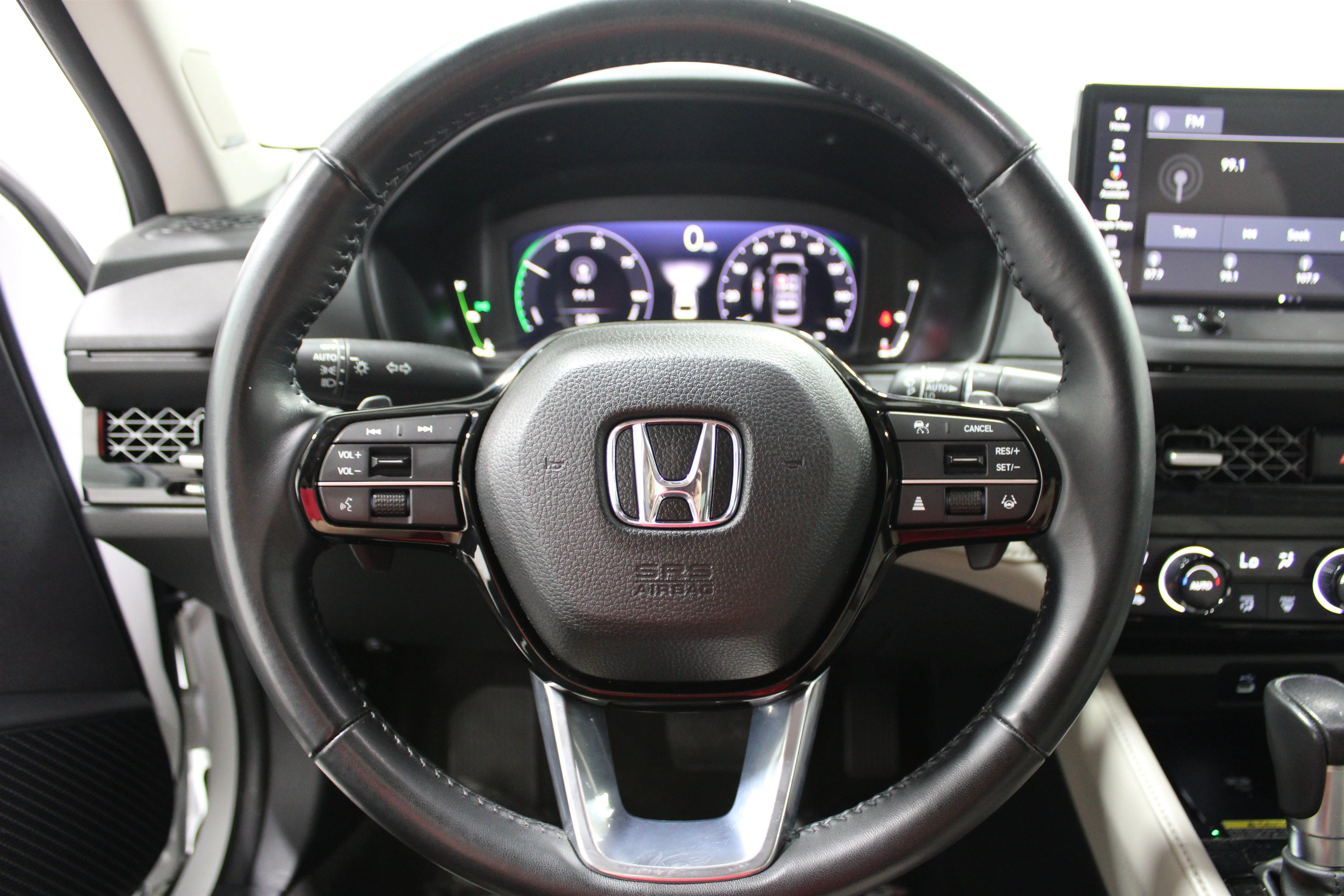 Used 2023 WHTIE Honda Touring image 8