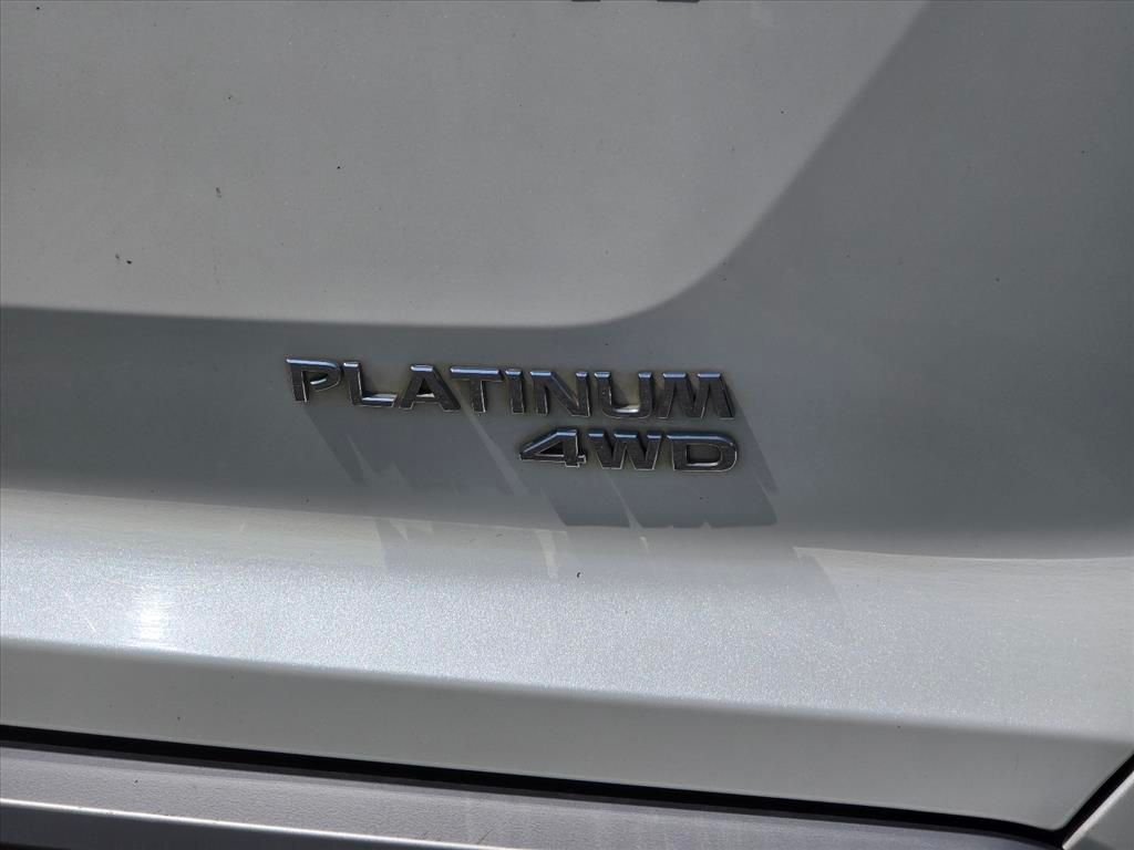 Used 2022 White Nissan Platinum image 15