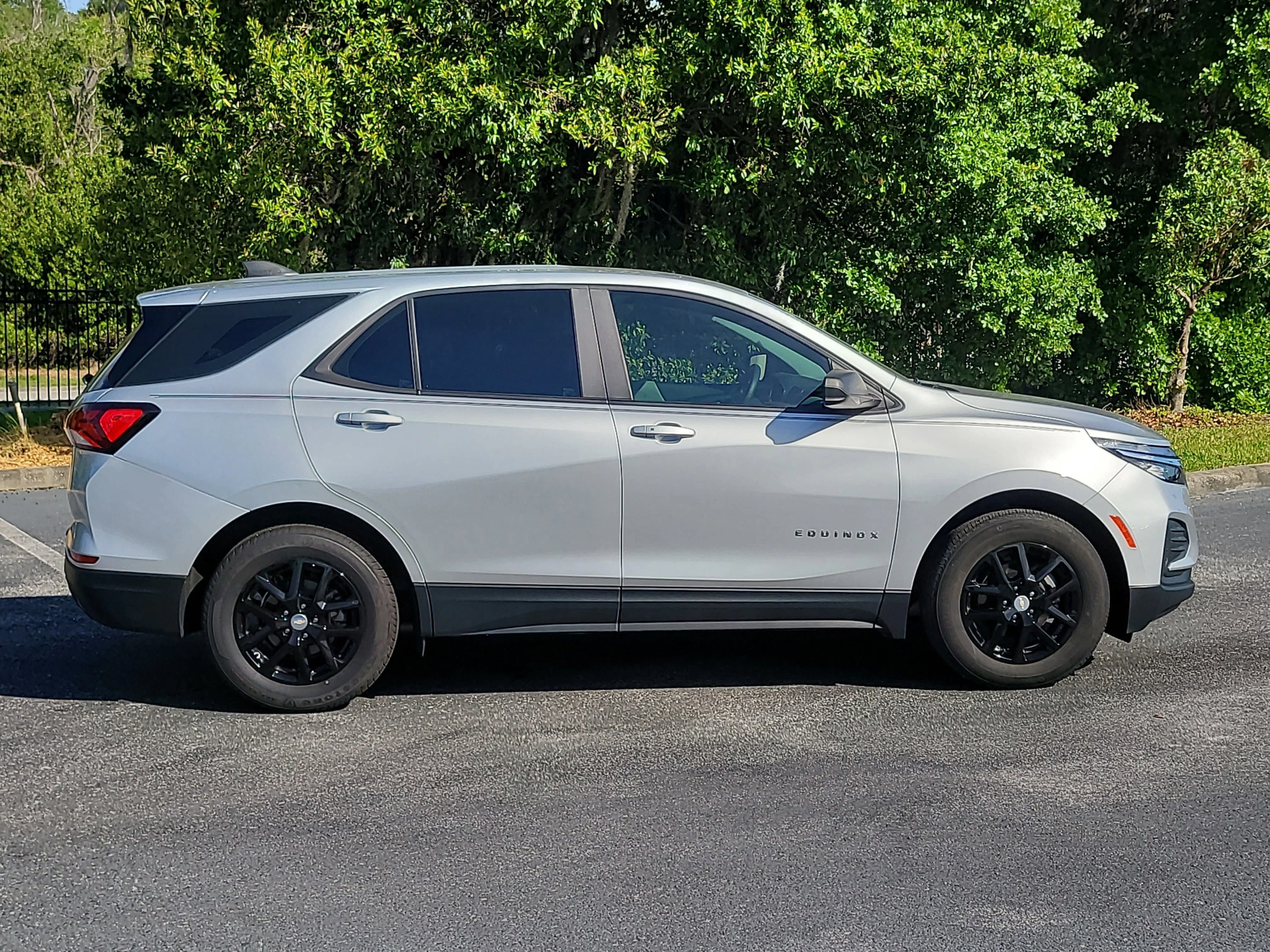 Used 2022 Silver Ice Metallic Chevrolet LS image 7