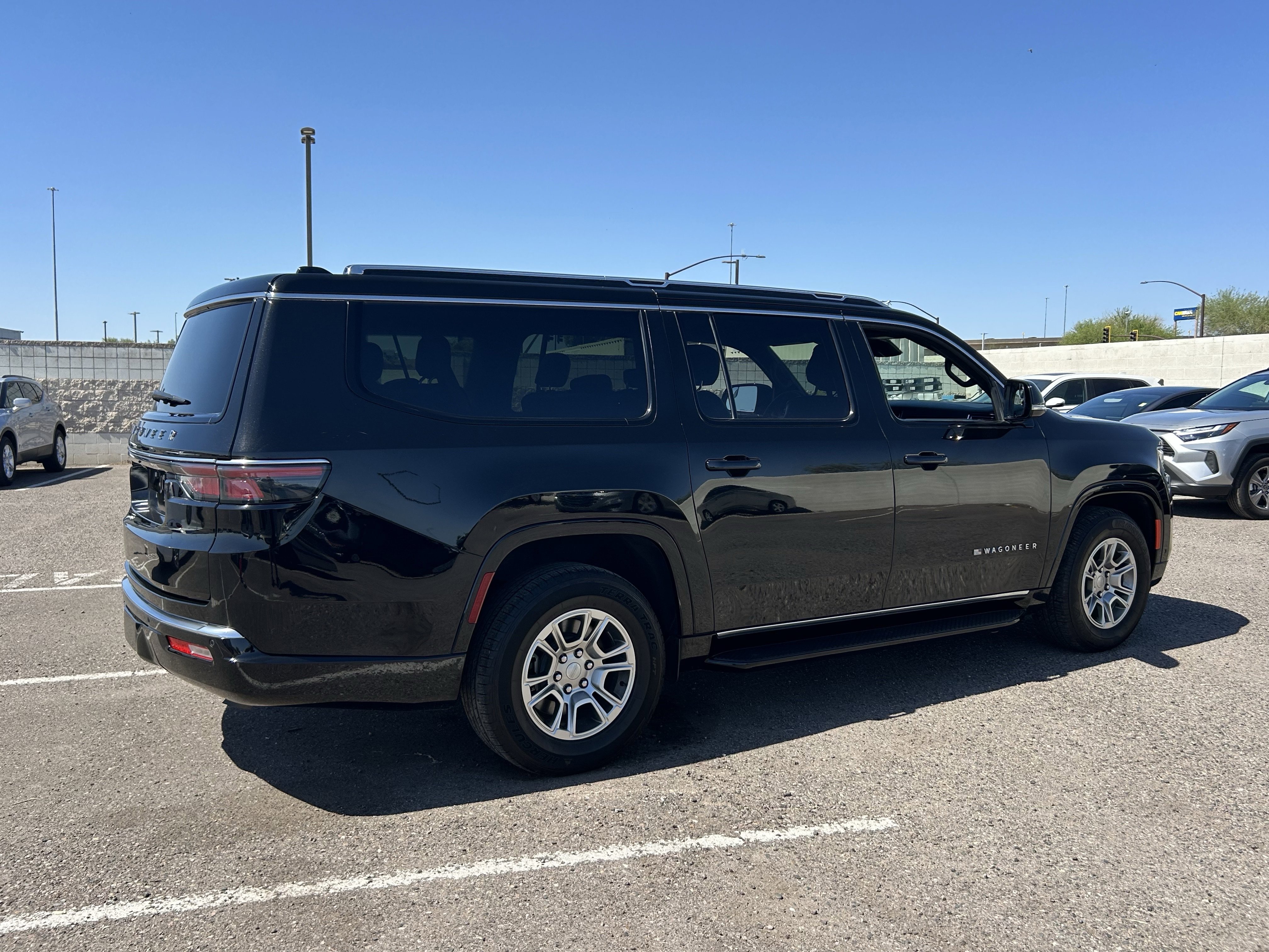Used 2024 Diamond Black Crystal Pearlcoat Jeep Base image 5