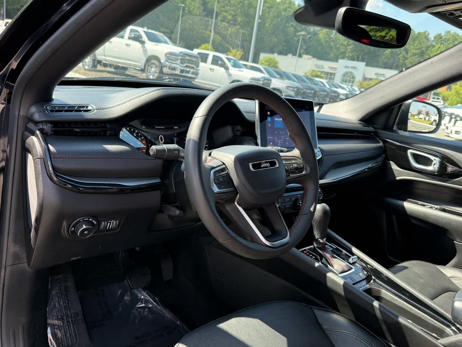 Used 2024 Diamond Black Crystal Pearlcoat Jeep Trailhawk image 14