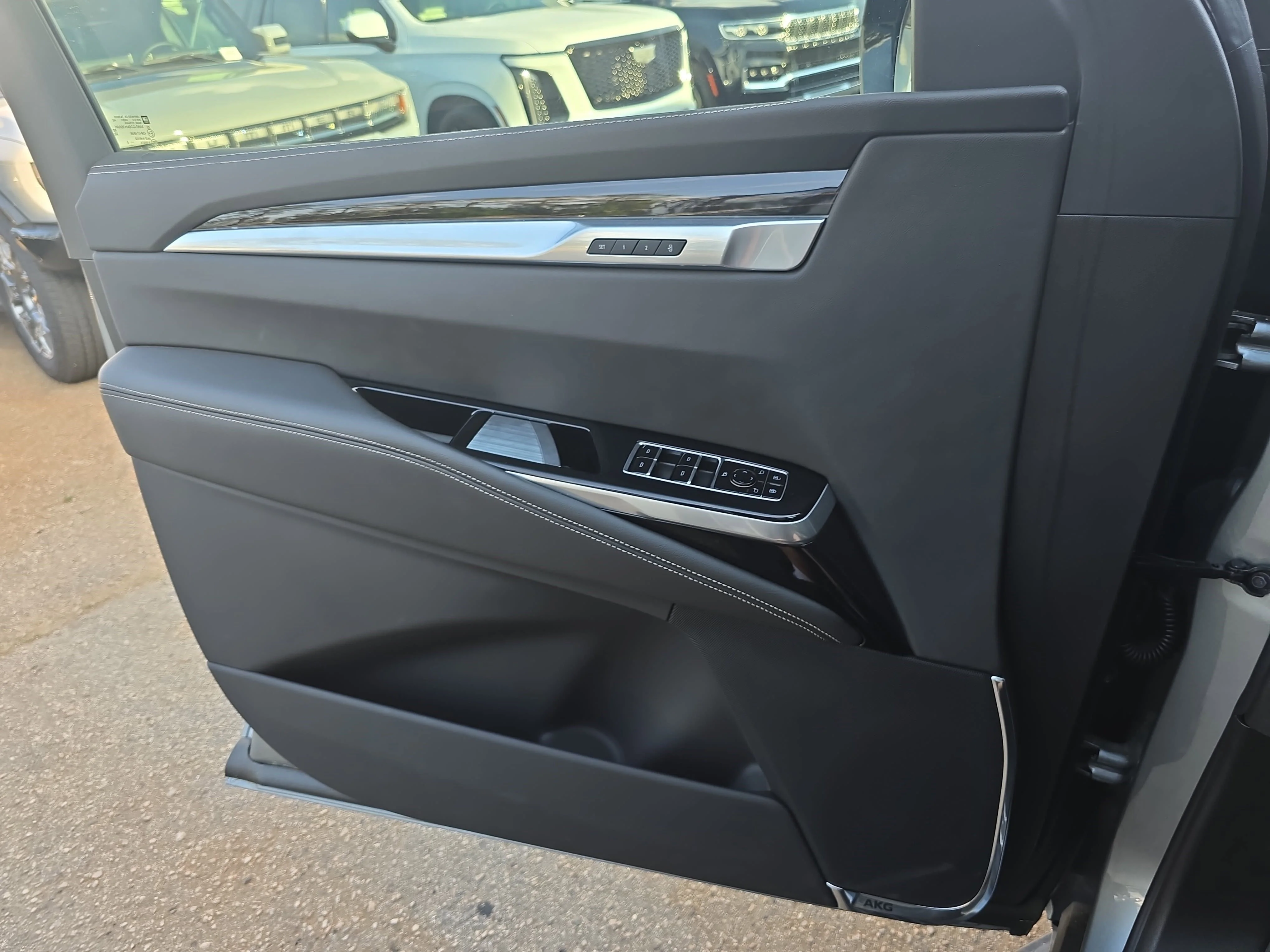 2025 Cadillac Escalade ESV Premium Luxury - Photo 31