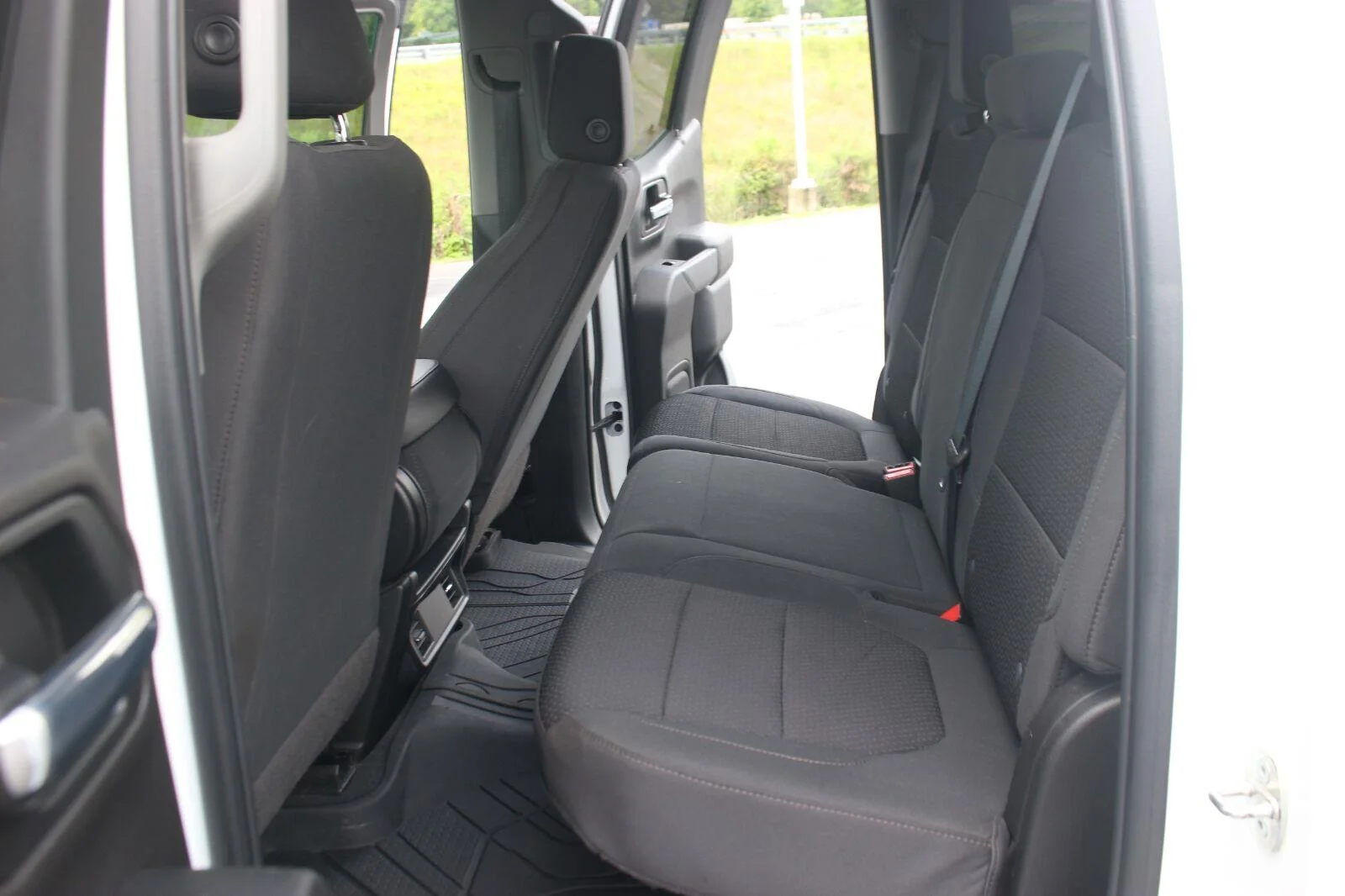 Used 2022 Summit White Chevrolet Custom image 27