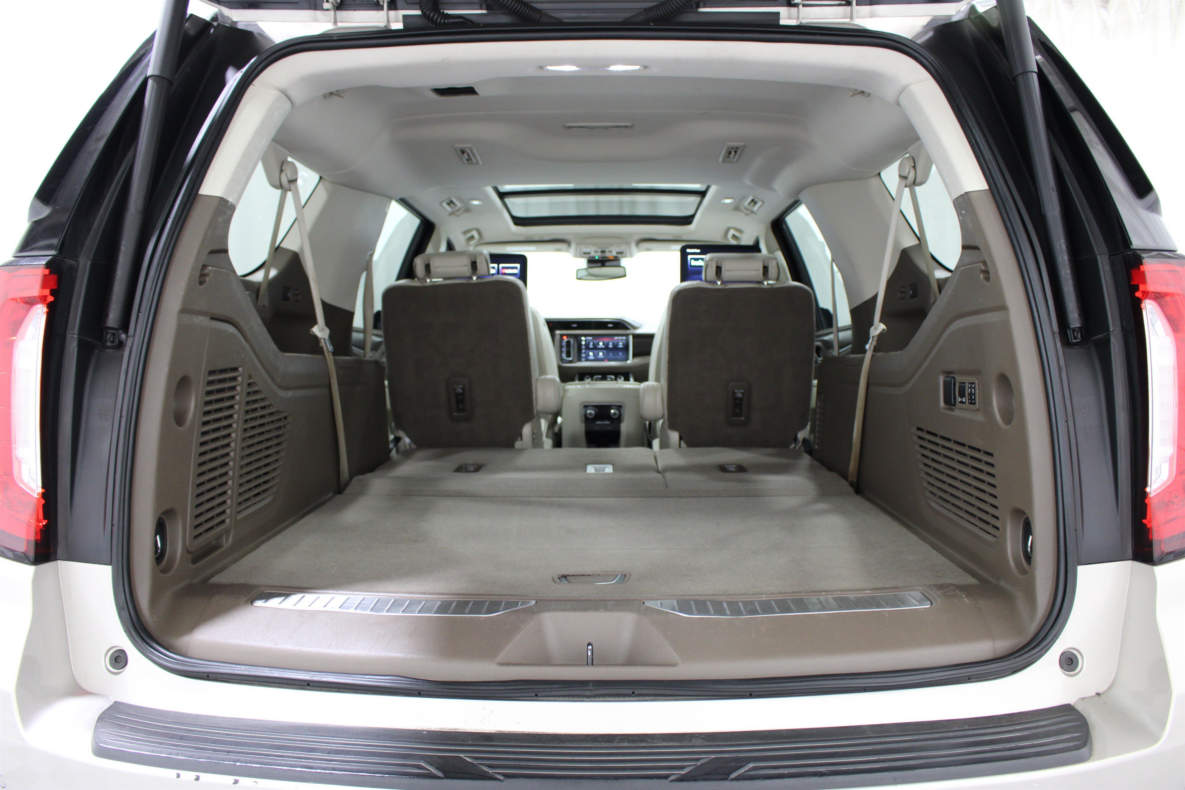 Used 2023 Pearl Beige Metallic GMC Denali image 24