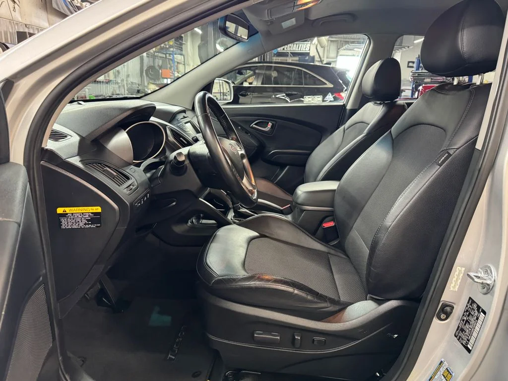 Used 2014 Silver Hyundai SE image 15