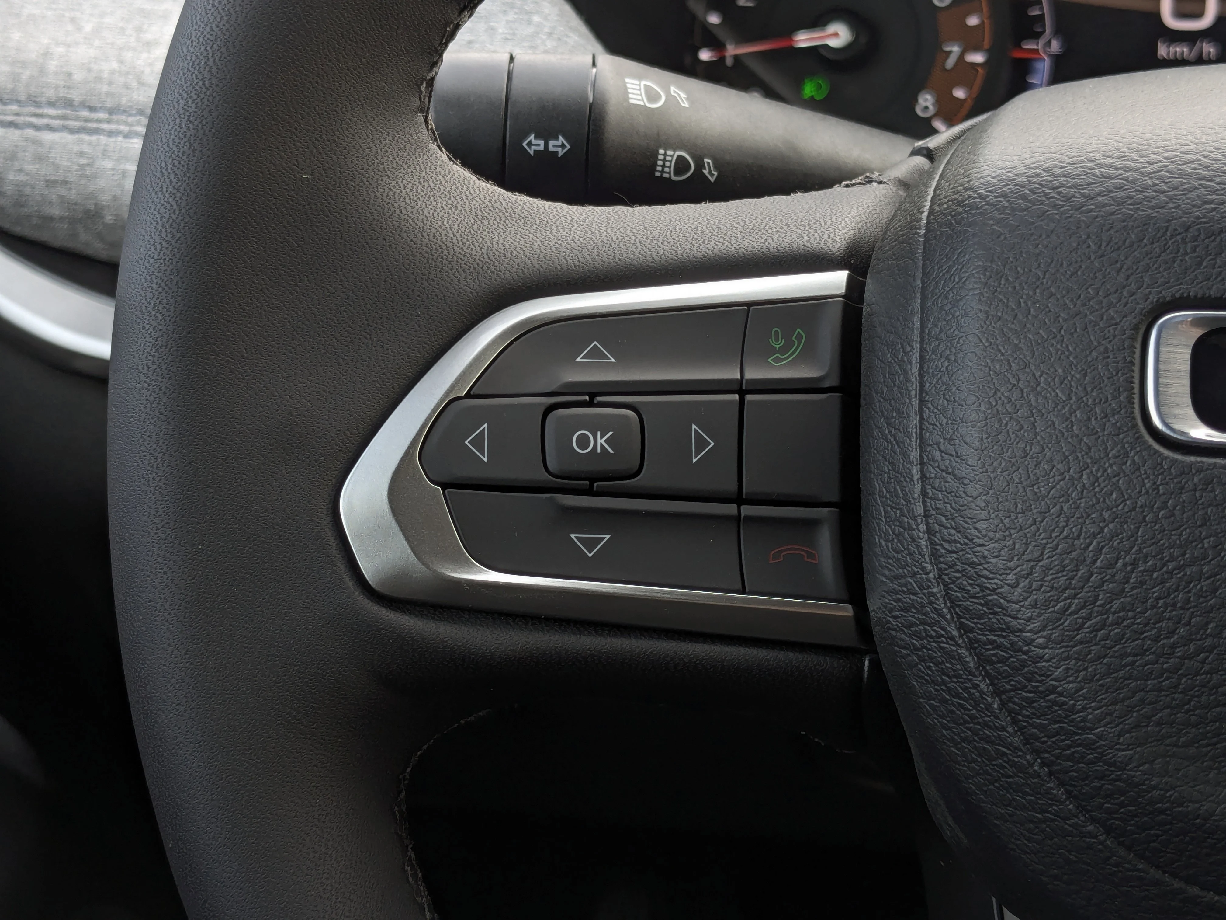 New 2025 Black Jeep North - - Front heated seats - Forward Collision Warning - Uconnect 5 with 8.4?inch display image 16