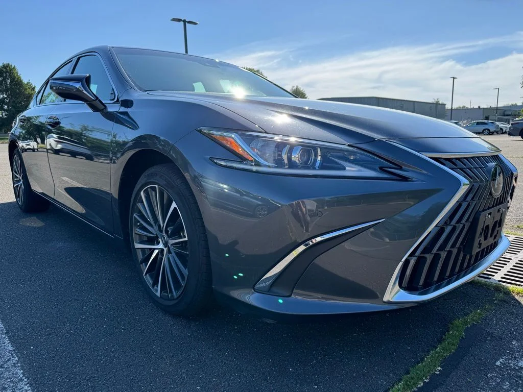 2025 Lexus ES 350 350's photo