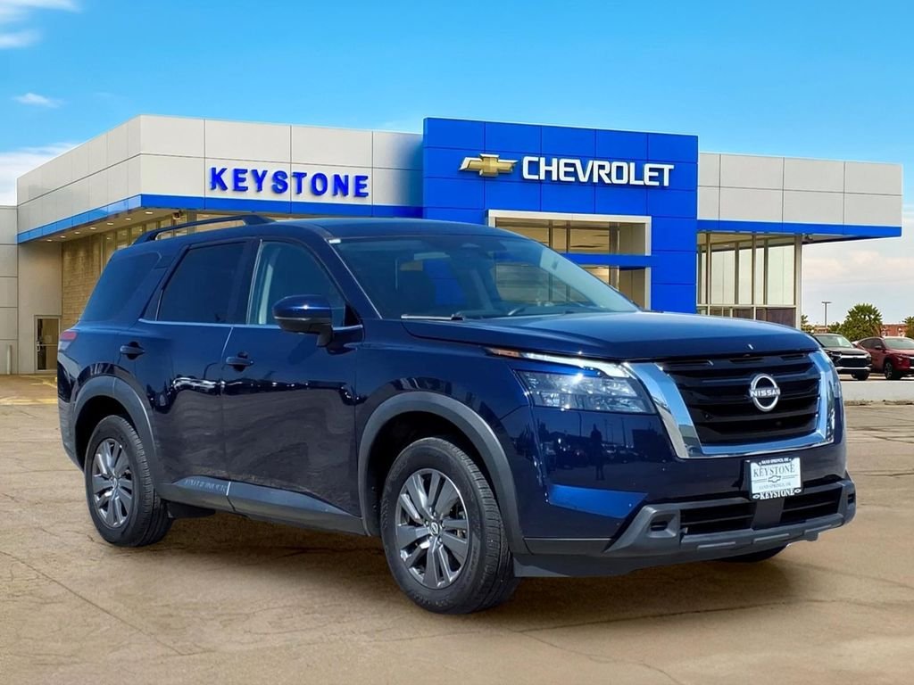 2025 Nissan Pathfinder SV