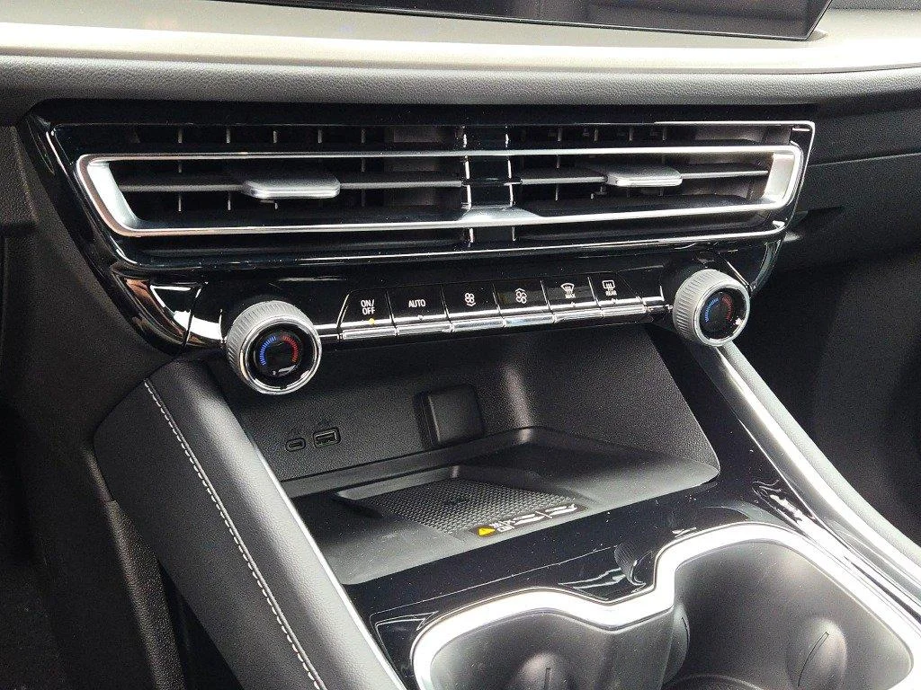 2027 Chevrolet Traverse LT - Photo 24