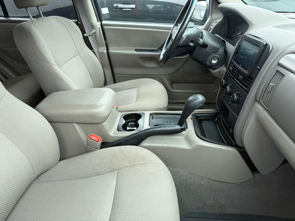Used 2004 Beige Jeep Laredo image 3
