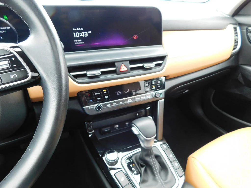 Used 2024 White Kia EX image 34