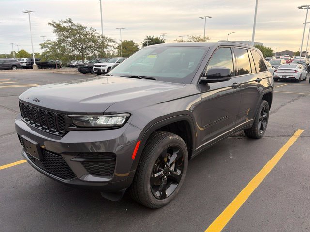 Used 2023 Jeep Grand Cherokee Altitude with VIN 1C4RJHAG3PC595160 for sale in Shakopee, Minnesota