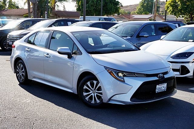 Used 2022 Silver Toyota LE image 2